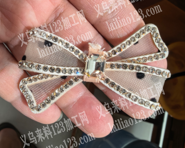 寻找生产这种发夹的工厂，如图满钻网发夹订