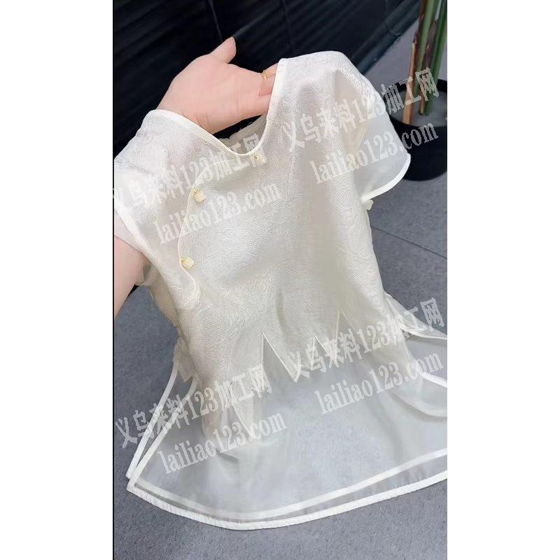 寻找如图女士服装成品现货，有货的联系详谈