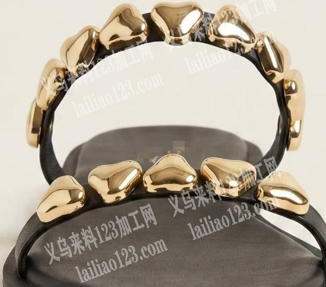 采购如图鞋扣。，寻找厂家，。有意者，请联