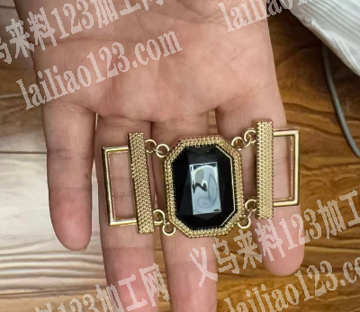采购如图鞋扣，找货，有货的联系，