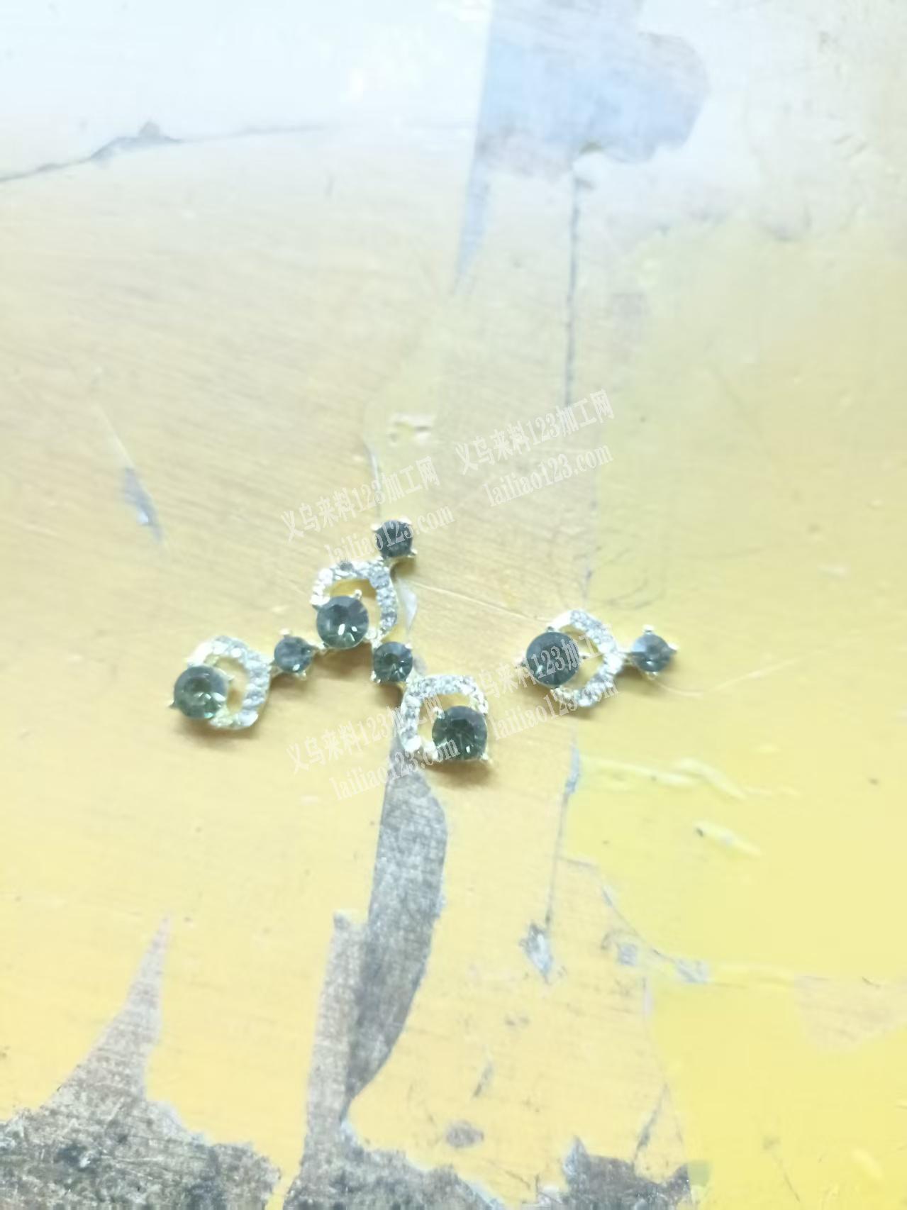 专业点各种小饰品，小配饰。价格美丽