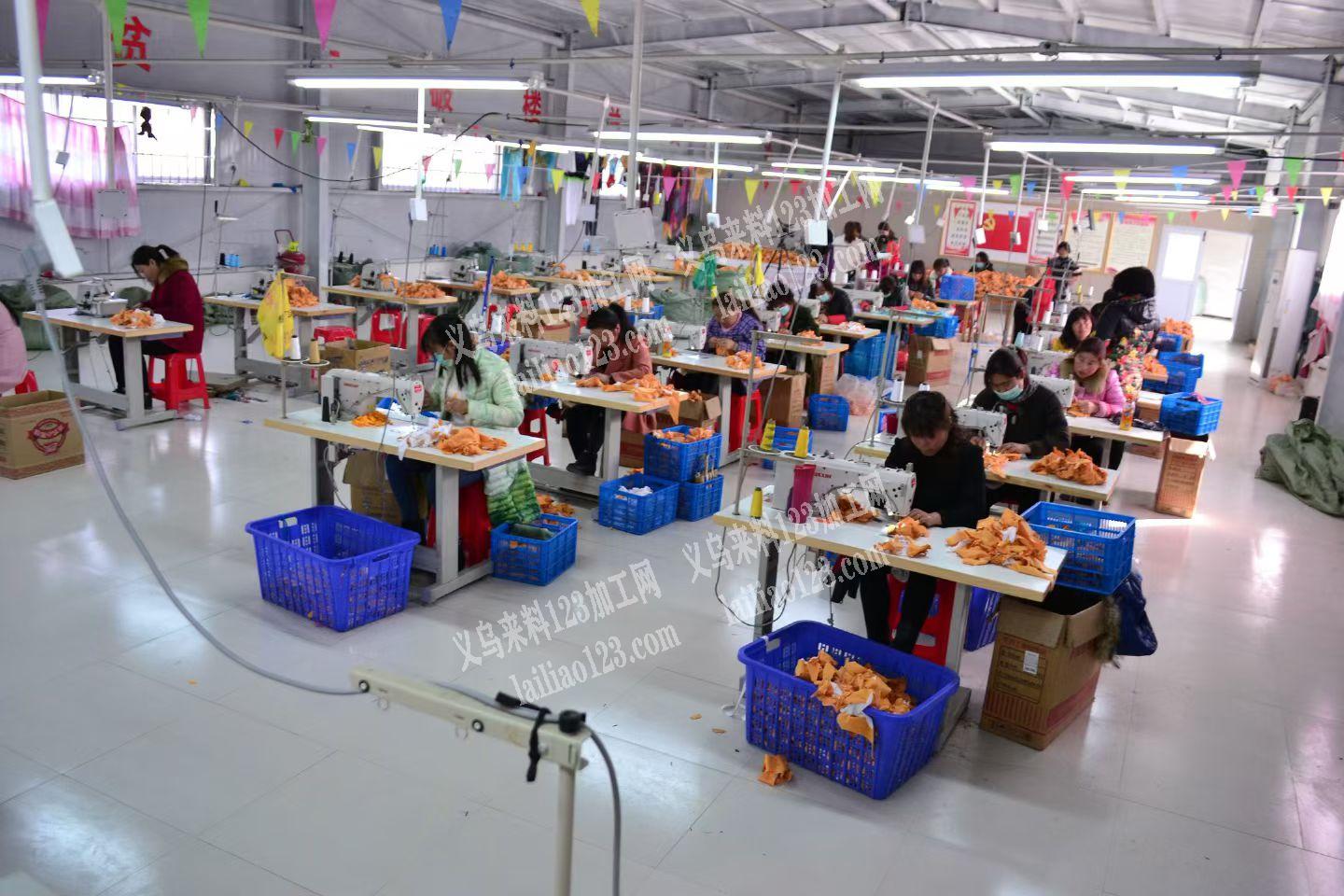 车缝毛绒玩具，手工绣花，