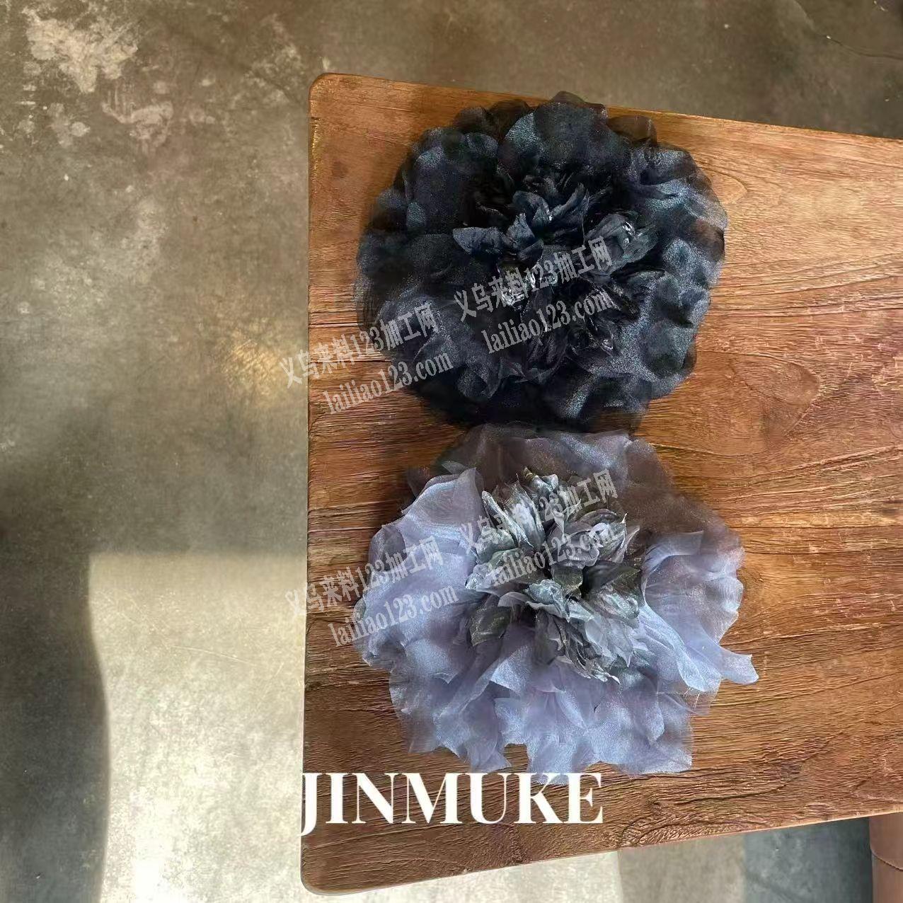 手工布艺胸针花朵的手工活外发加工，如图，