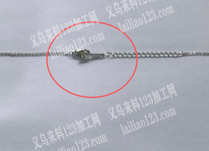 挂圈外发加工。找用套链机挂不锈钢项链的加