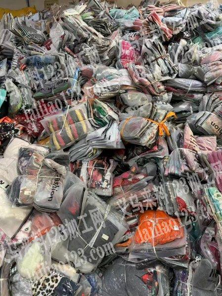 大量衣服处理，如图，15万件，1.6女装