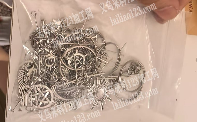 包装的手工活外发加工，如图，寻找会做这个