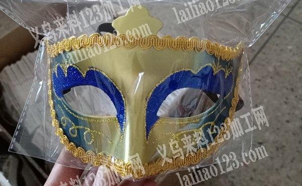 面具上胶水，撒金粉外发加工，长期合作。眼