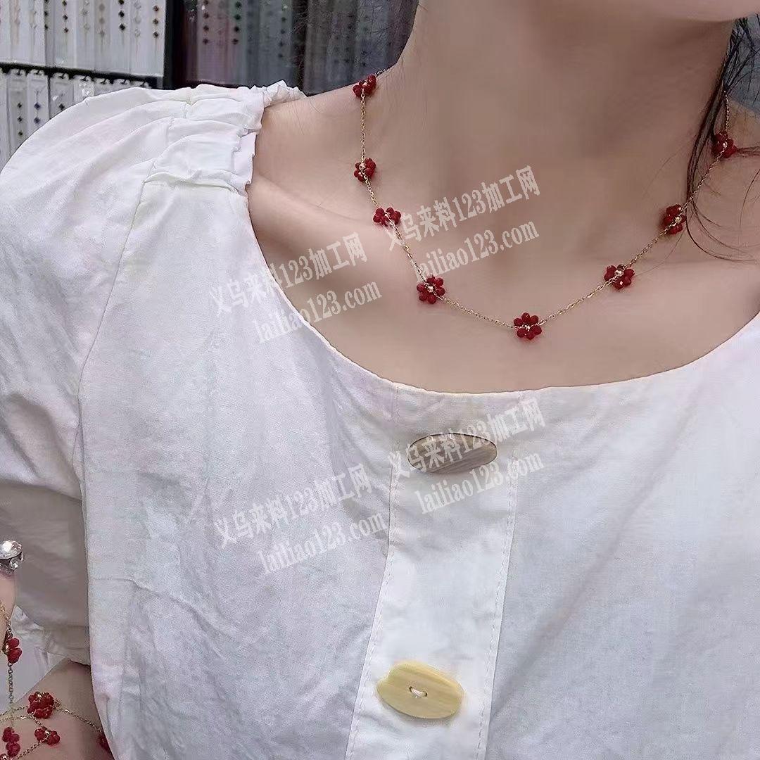 【发外地】穿珠子编织小花项链的手工活+包