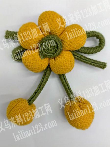 我是做手工的，擅长做烧边，绣花，玫瑰，卷