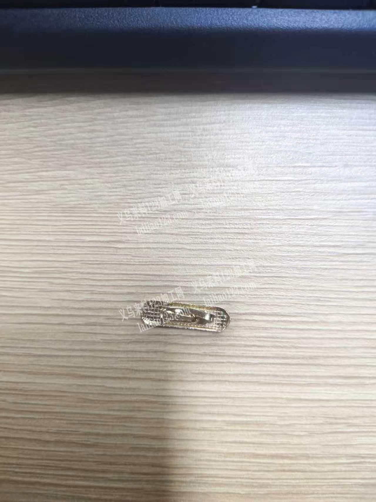 需要定制【椭圆形圆角锌合金铭牌，背面焊接