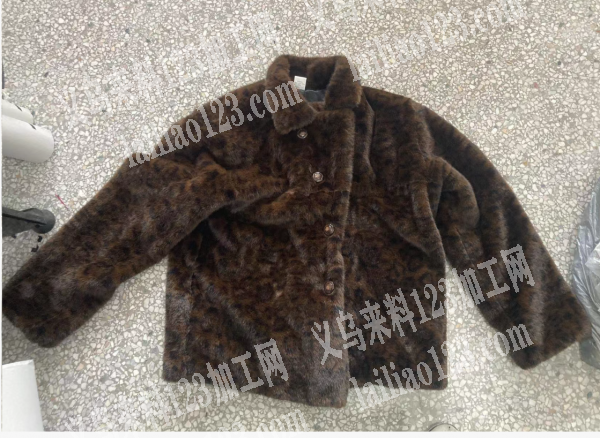 毛绒妈妈装服装外套订单外发加工，。寻找服