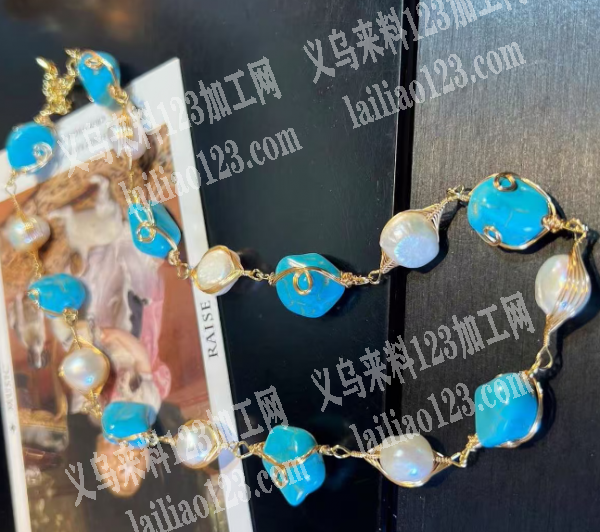 项链绕铜丝，缠绕的手工活外发加工，如图，