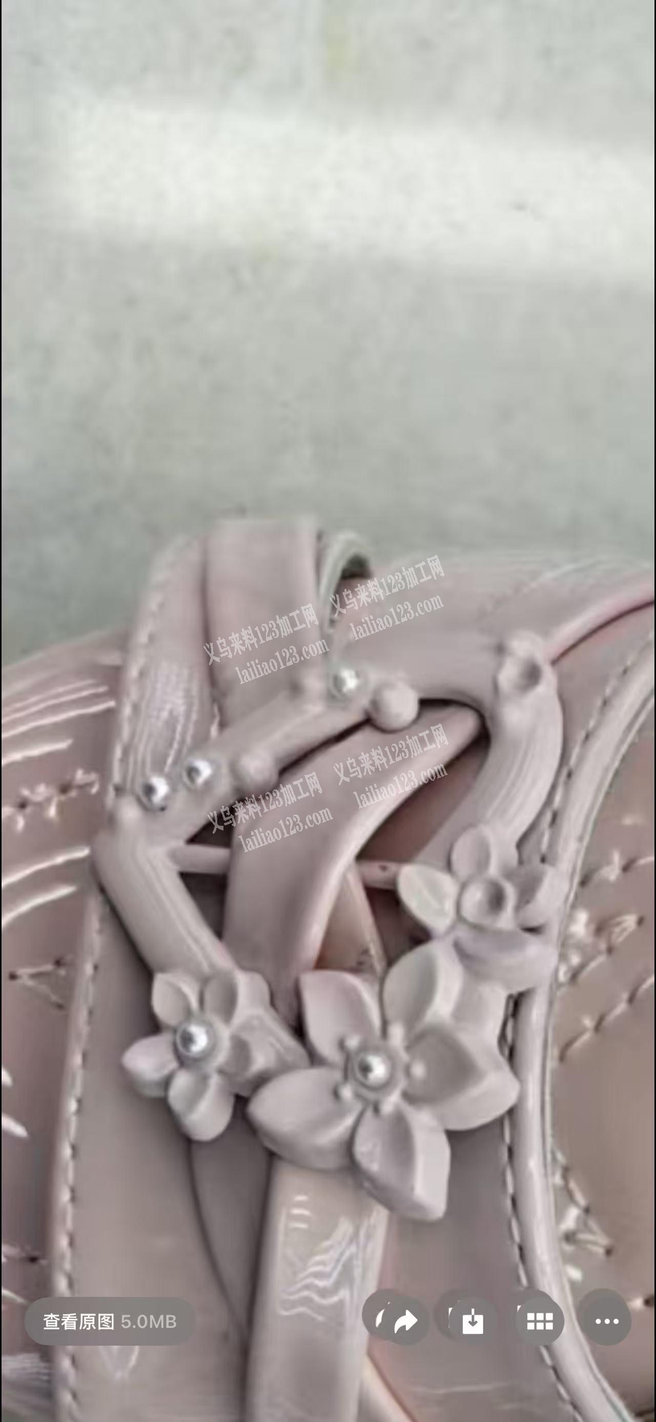 寻找鞋饰品，如图，采购现货，请联系详谈，