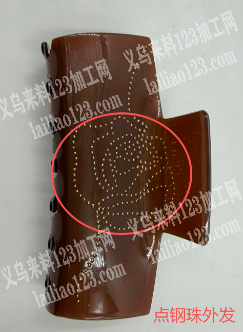 抓夹上面点钢珠外发加工，如图，寻找点钢珠