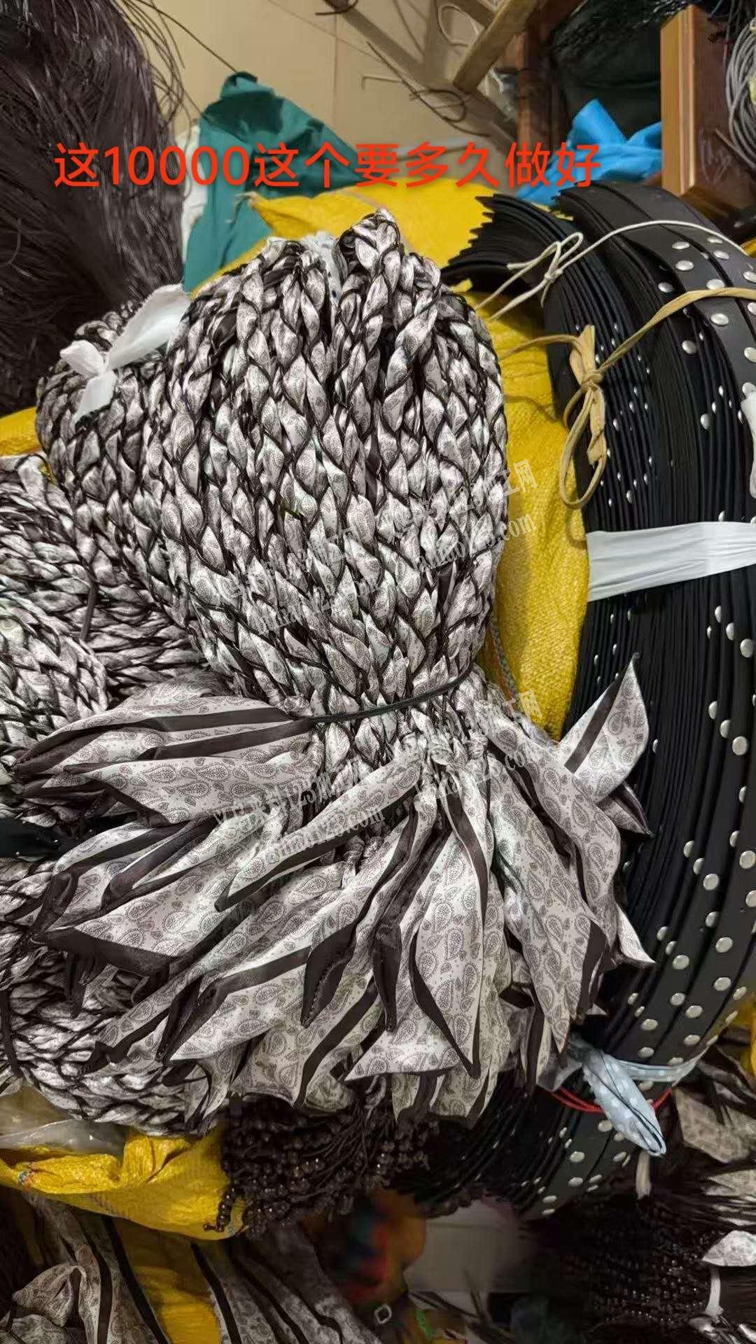 老板委托寻找：大量布艺飘带编织的腰带饰品