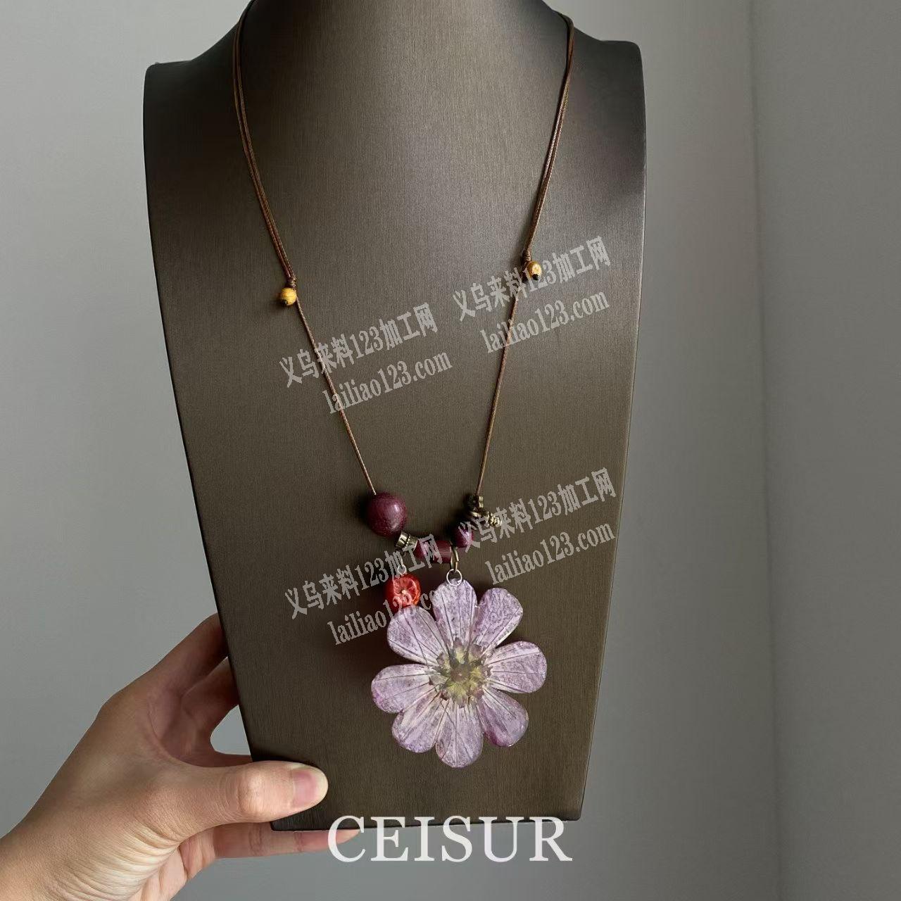 花朵吊坠上面滴胶外发加工，寻找专业做滴胶