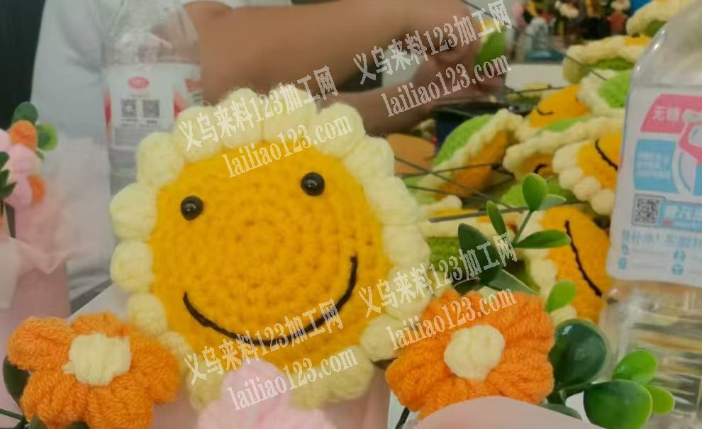 手工钩针编织的毛线向日葵和笑脸向日葵订单