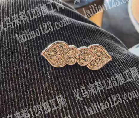 塑料胸针【电镀外发】量很大，寻找专业做塑