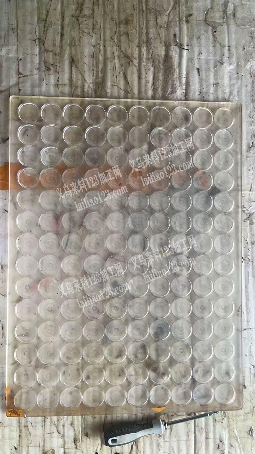 寻找谁家可以定做这个亚克力板，请联系详谈