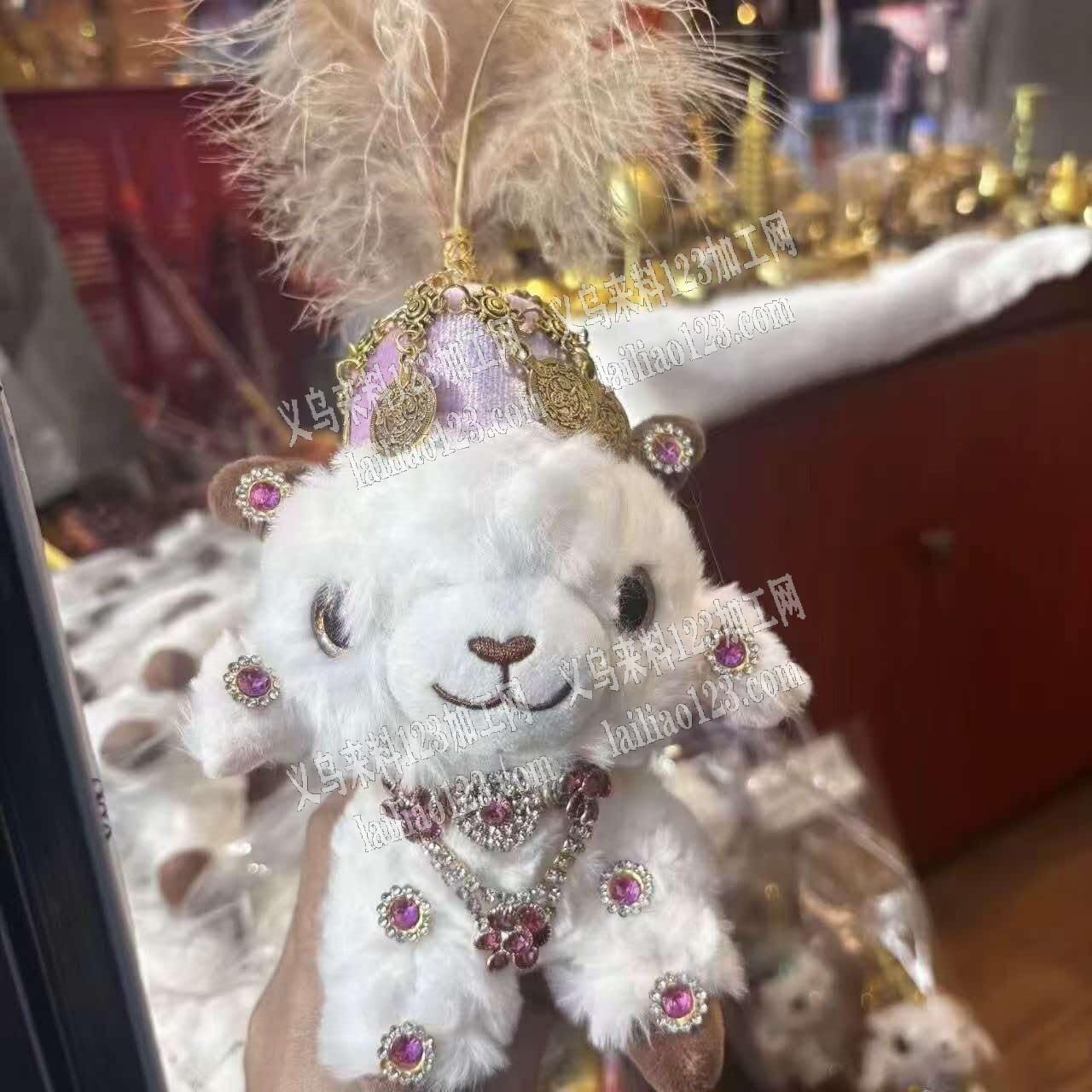 采购新疆小羊的配饰和衣服等。有货联系加我