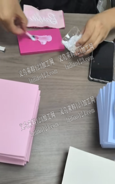 粘胶水贴布的手工活外发加工，寻找会做的手