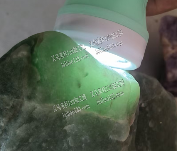 有没有懂玉石的啊，帮我发一下。我有货处理