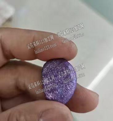 扁珠上面喷粉，撒葱粉外发加工，如图，诚寻