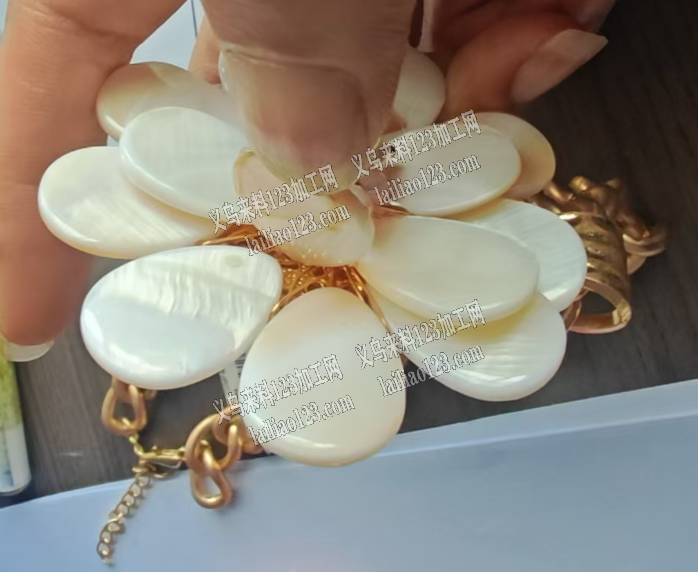 花朵手工活外发，绕铜丝缠绕编织的手工活外