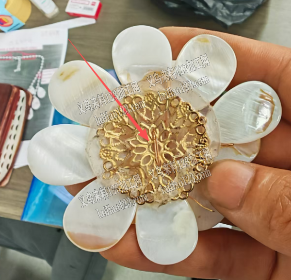 花朵手工活外发，绕铜丝缠绕编织的手工活外