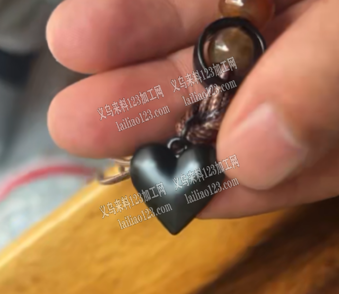 采购爱心桃珠子配件，如图，寻找供应商，请