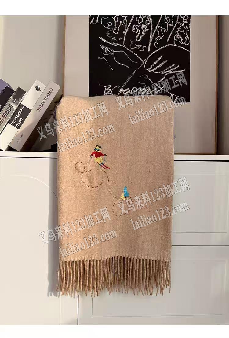 围巾上面绣花外发加工，寻找专业做绣花的加