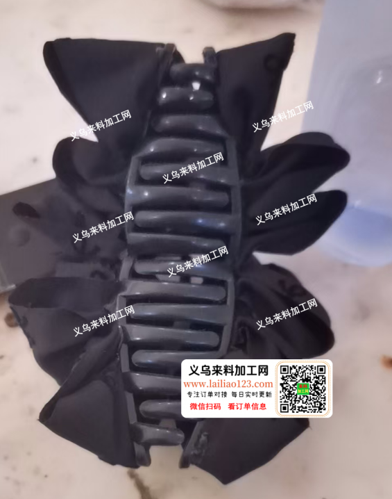 诚寻专业做布艺发夹的成品工厂，如图，有订