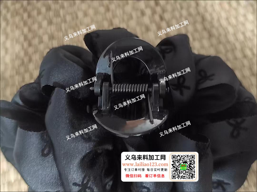 诚寻专业做布艺发夹的成品工厂，如图，有订
