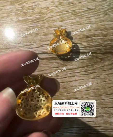 粘胶的手工活外发加工，如图，2个配件粘一