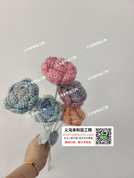 承接毛线钩织工艺品，承接纯手工花棉袄